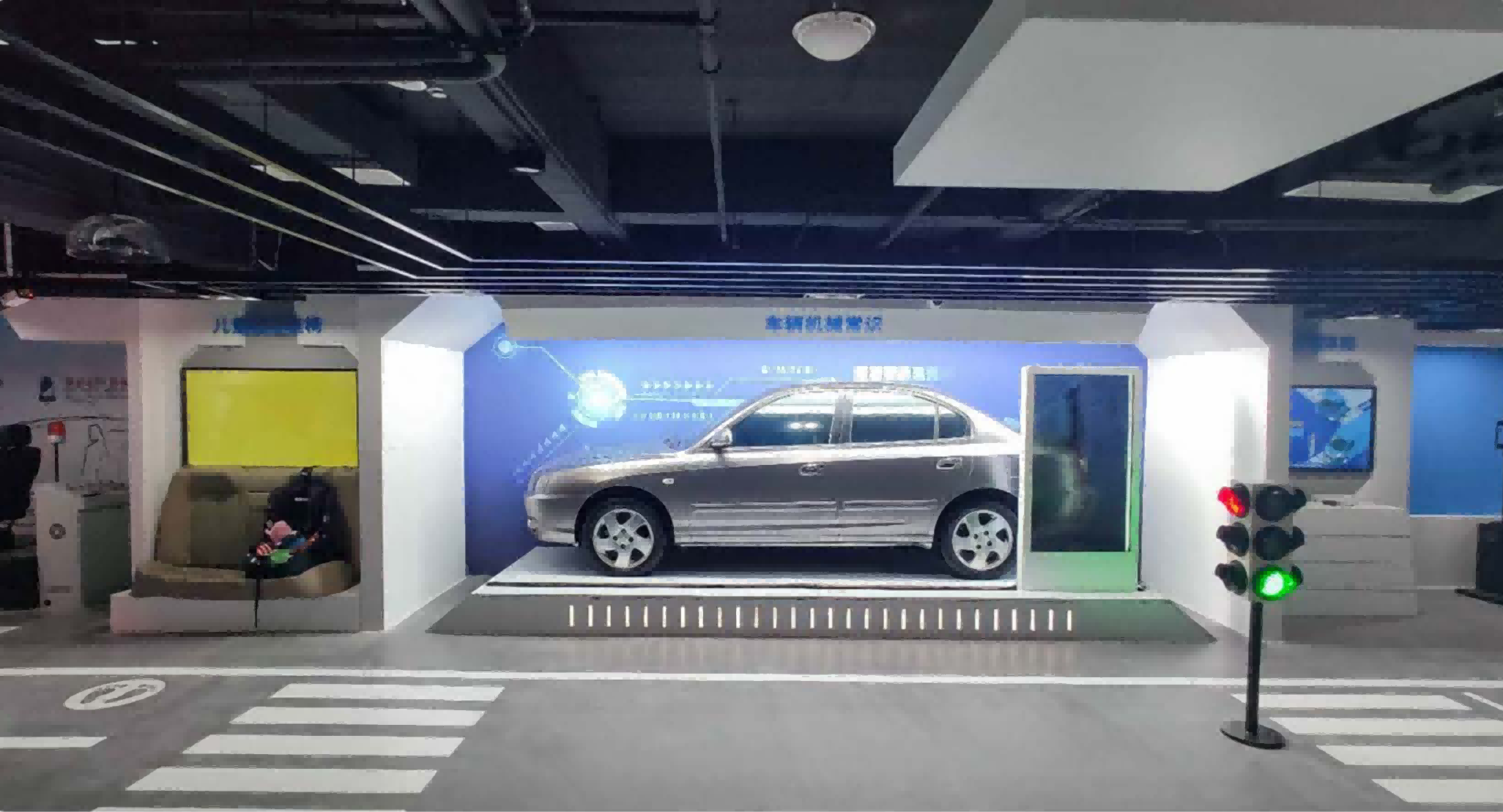 重庆渝中区交通安全教育基地面积约600m²,含安全教育|VR模拟体验等四个模块